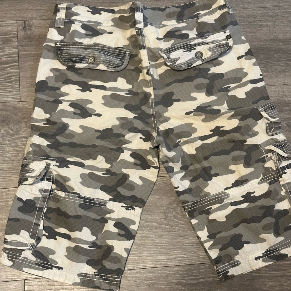 Cargo men’s shorts by Buckle black